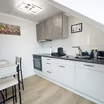 Immostay L# Ferienhaus- Balkon, Parking & Wifi