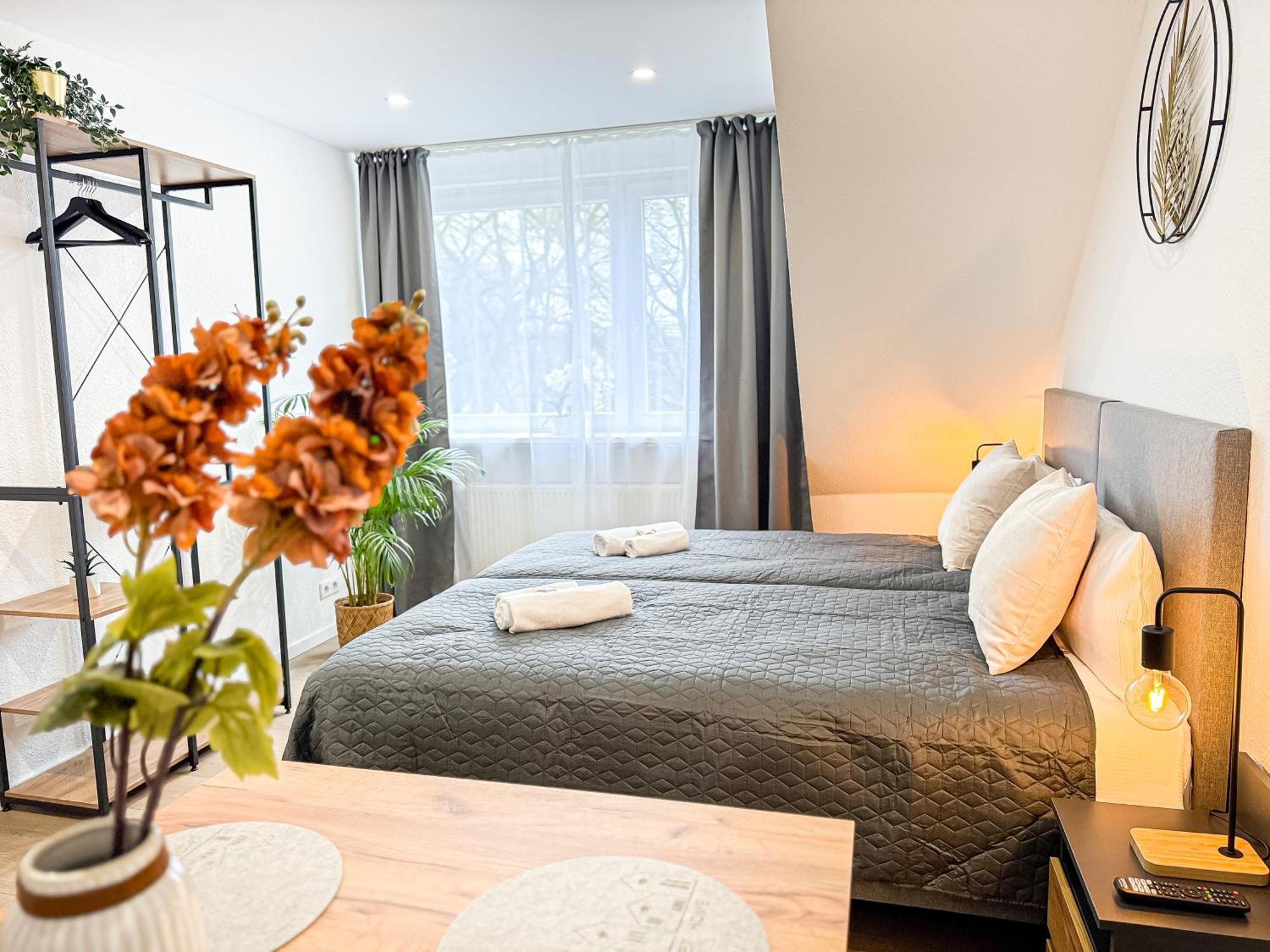 Apartment Immostay L# Ferienhaus- Balkon, Parking & Wifi BRE