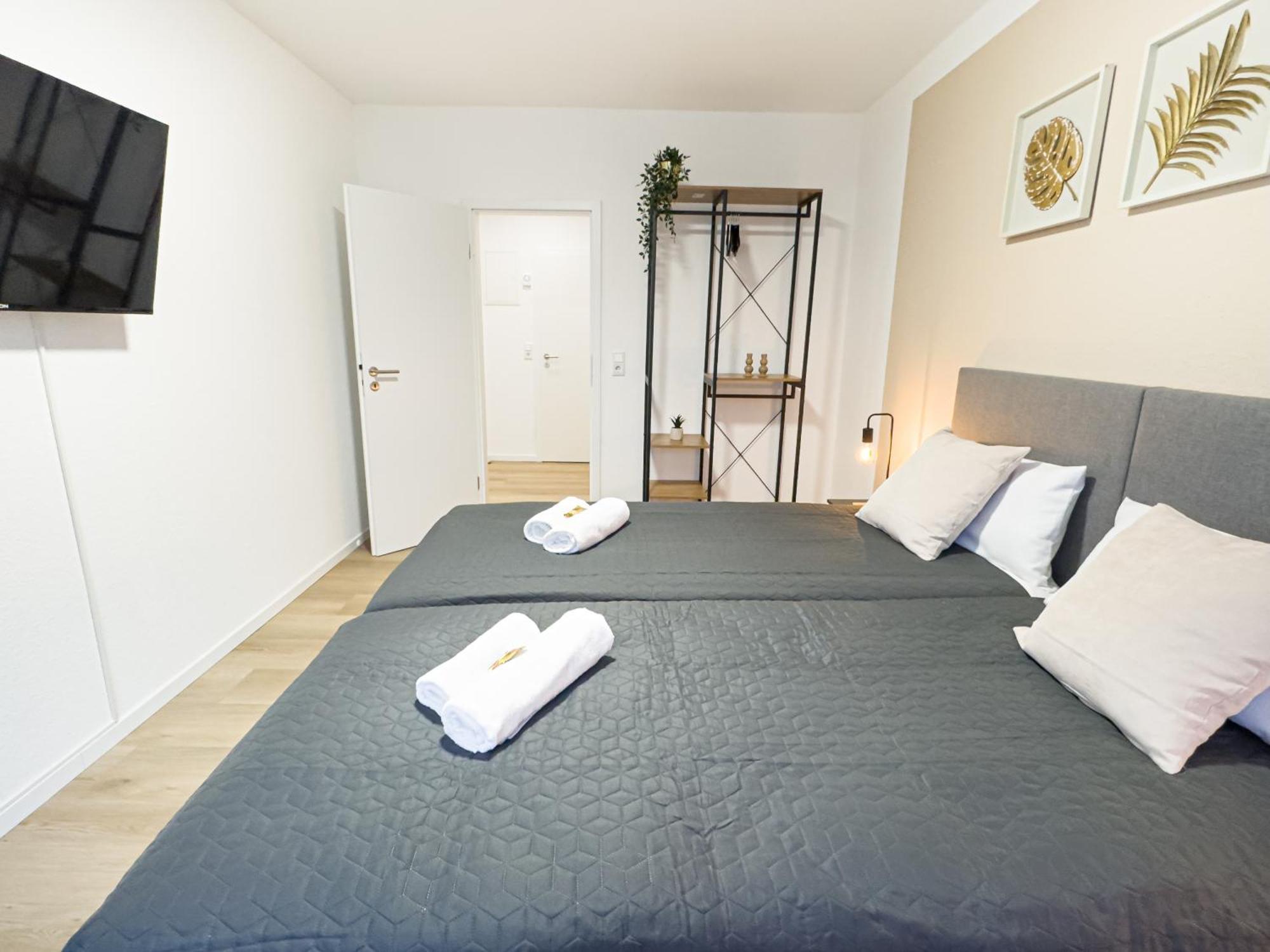 Apartment Immostay L# Ferienhaus- Balkon, Parking & Wifi BRE