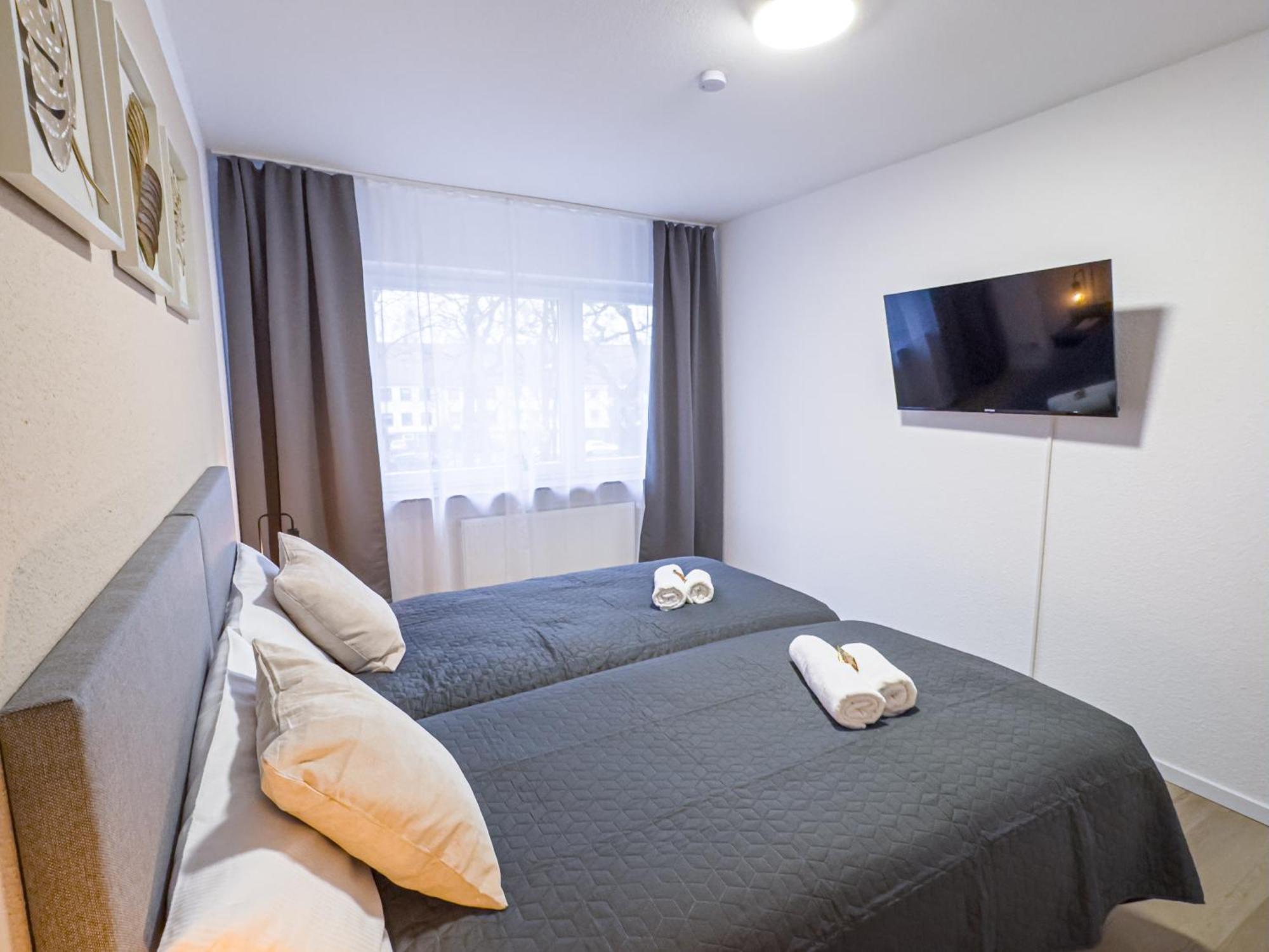 Apartment Immostay L# Ferienhaus- Balkon, Parking & Wifi