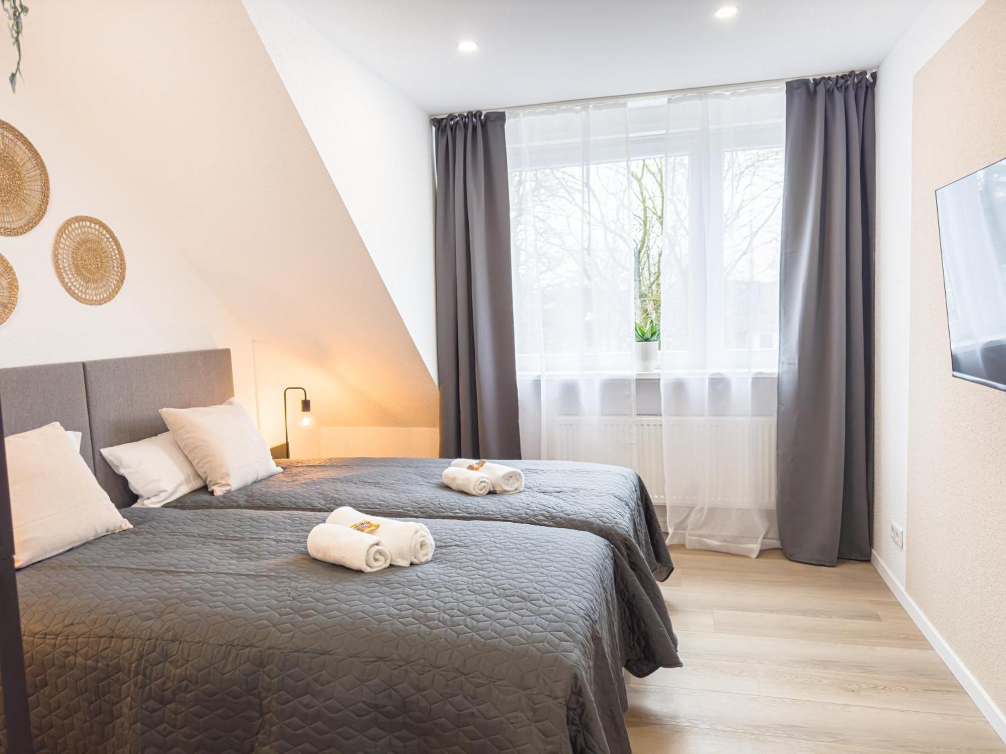 Apartment Immostay L# Ferienhaus- Balkon, Parking & Wifi *