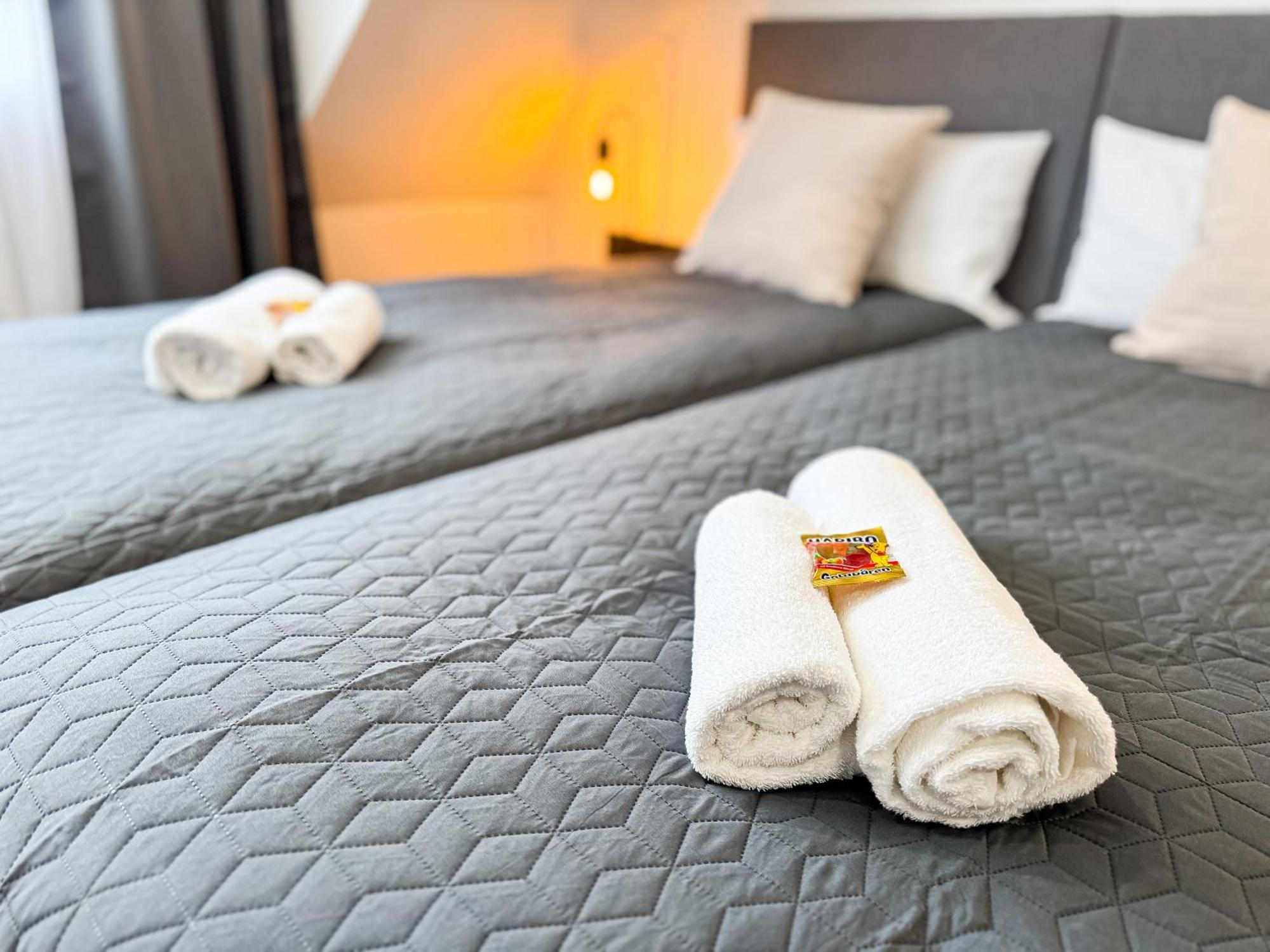 Apartment Immostay L# Ferienhaus- Balkon, Parking & Wifi BRE