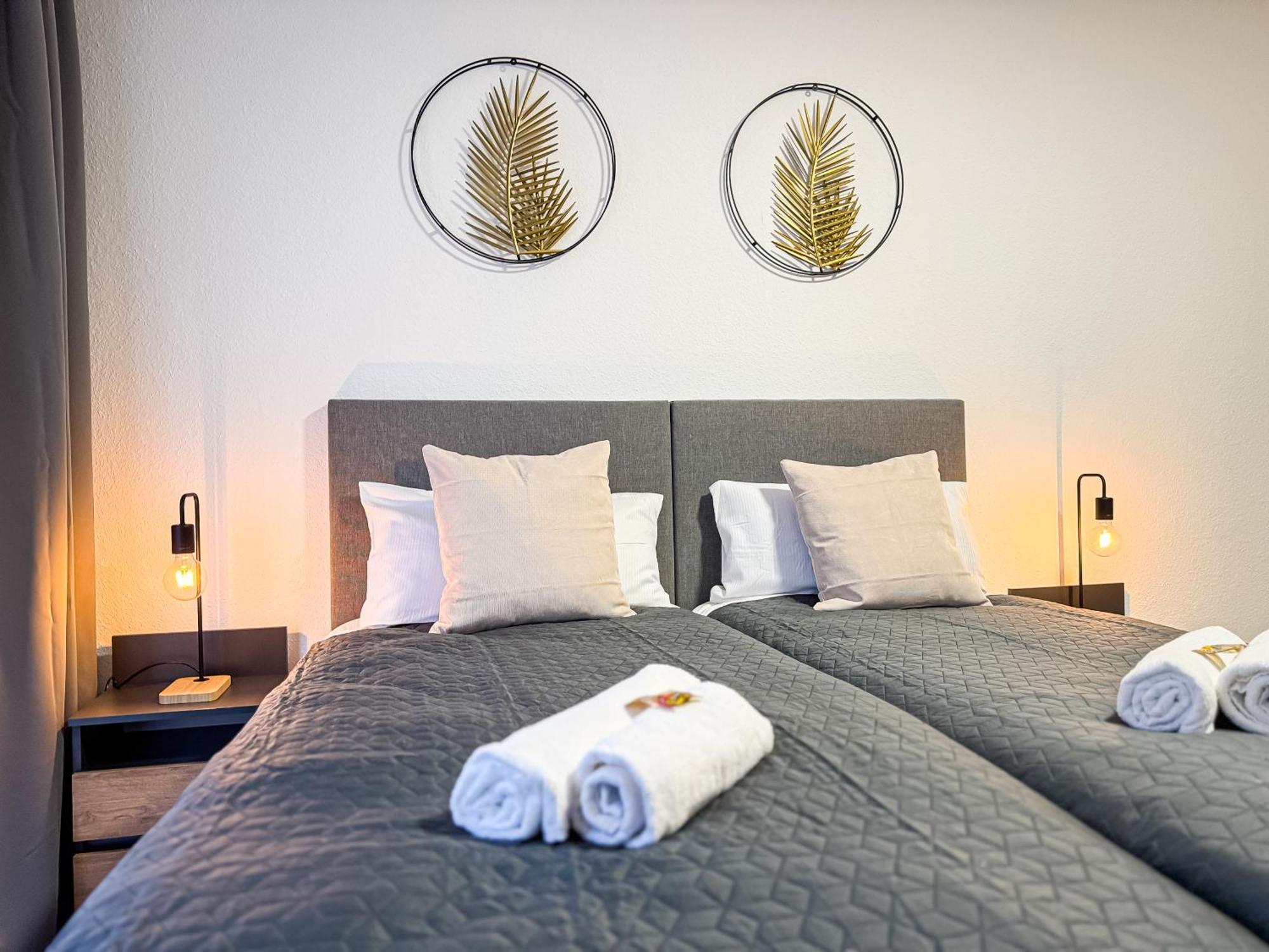 Apartment Immostay L# Ferienhaus- Balkon, Parking & Wifi BRE